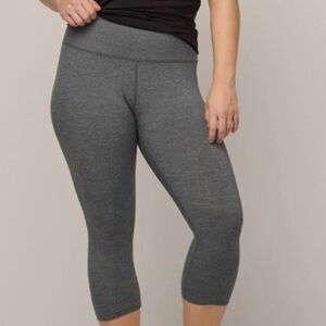 IDEOLOGY WOMEN"S CAPRI SHORT LEGGINGS